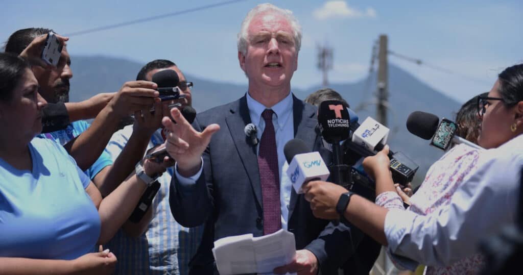 Disgraceful Senator attempts to bring illegal alien criminals back to ur country