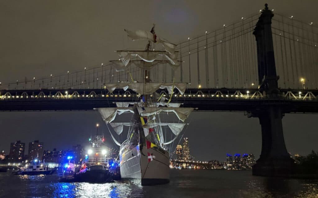 Jaw-dropping nighttime chaos as the Mexican Navy ship Cuauhtémoc crashes into the Brooklyn Bridge on May 17, 2025, with tangled sails and emergency lights blazing. The East River reflects the disaster that killed two and injured 19, a wake-up call for Trump’s America First mission to secure our borders. JV Political demands action! #MAGA #BrooklynBridgeCrash #AmericaFirst